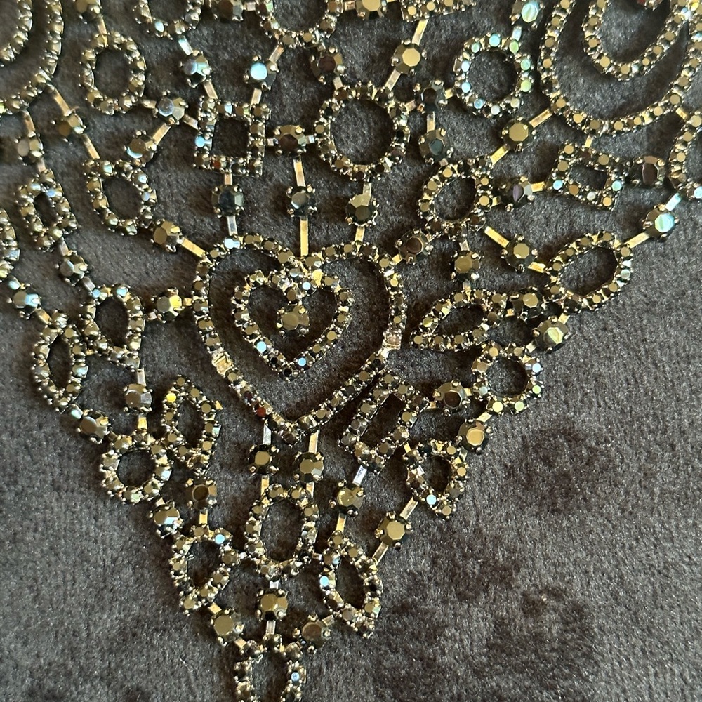 Stunning Black Stones Chocker Style Necklace. - Picture 3 of 7